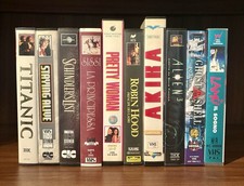 Lotto 10 VHS: Titanic, Akira, Alien 3, Robin Hood, Staying Alive, Lamù, Sissi...