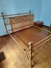LETTO MATRIMONIALE IN FERRO BATTUTO DECORATO IN FOGLIA ORO ANTICATO