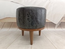 Sgabello in pelle, ottomano