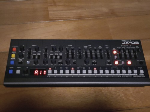 Roland boutique synth - jx-08,