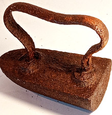 ANTICO FERRO DA STIRO IN