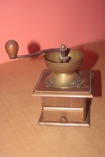 Vecchio macinino macinacaffè