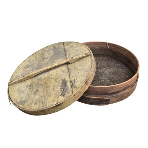 Antico set coperchio setaccio