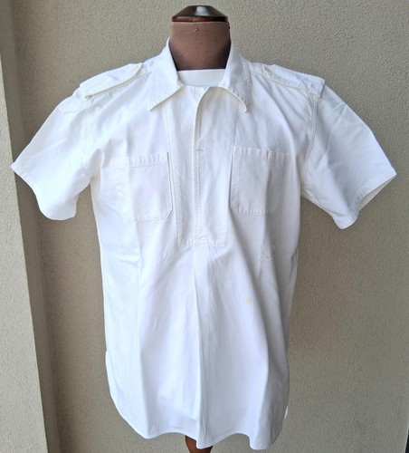 Camicia pantaloni maglietta
