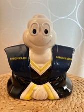 Figura in ceramica Michelin