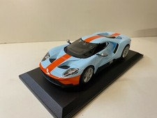 Ford GT blu chiaro con strisce