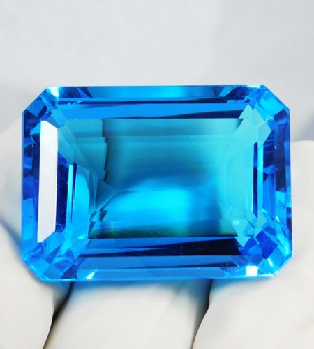 Topazio naturale blu cielo