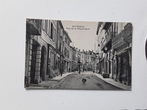 Cpa bourgoin rue la - cpa,