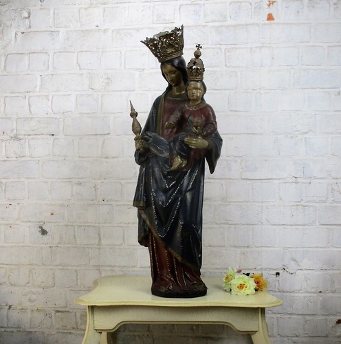 Antica statua policroma