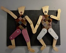 PANNELLO RIVESTITO CON DUE MANICHINI LEGNO SNODABILI Twins