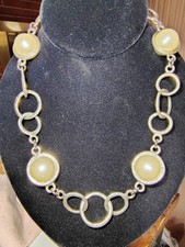 Collana Anne Klein tono argento grande cupola dichiarazione perle finte moderna Y2K grossa