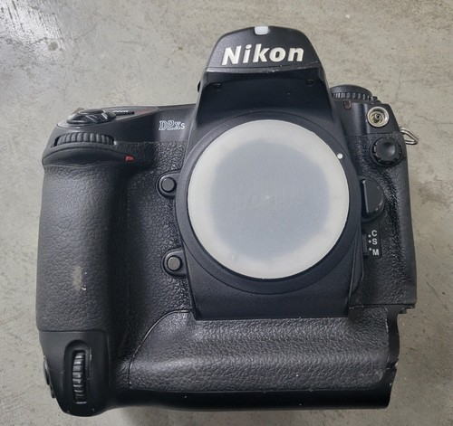 Nikon d2xs body only no - nikon,