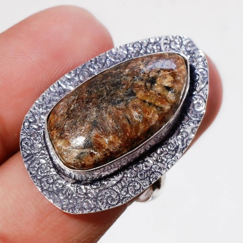 Anello con pietre preziose