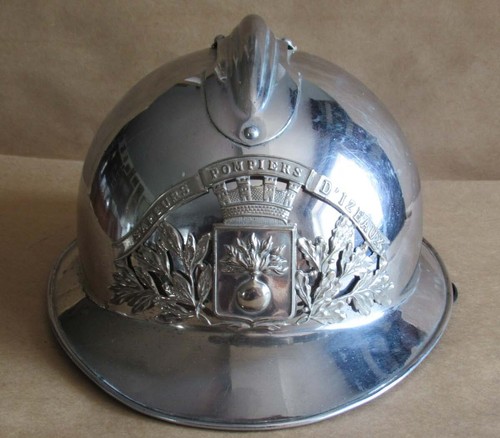 Vecchio casco pompiere - vecchio,