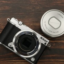 Nikon 1 J5 con 1 NIKKOR