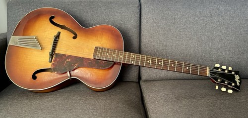Chitarra acustica archtop
