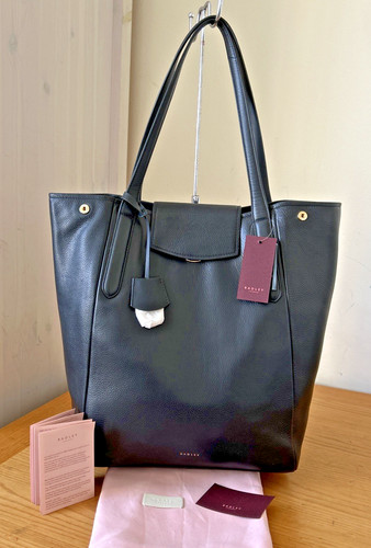 Borsa nuova con etichette