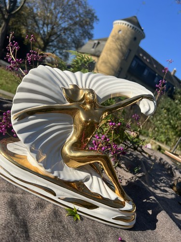 Statua porcellana giovane