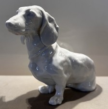 Statua in porcellana cane