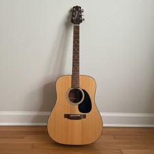 Chitarra acustica Takamine