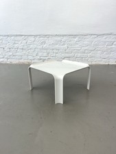 Tavolino Artifort 877 di