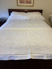 Copriletto vintage bianco in