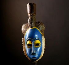 Maschera africana unica in