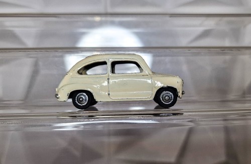 Dinky toys fiat 600 tre - fiat,