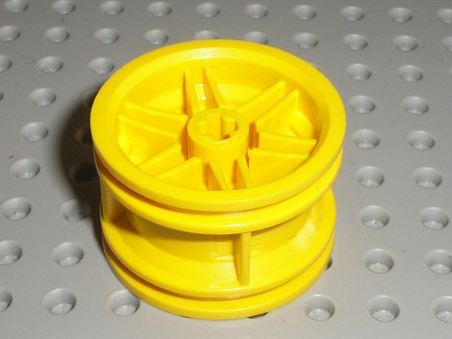 Lego technic yellow - lego,
