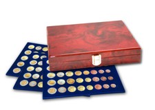 CASSETTA PREMIUM IN LEGNO LACCATO CON 3 VASSOI PER MONETE SERIE EURO IN CAPSULE