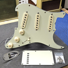 Battipenna Fender Vintera Road Worn anni 60 Strat Loaded - Chitarra Stratocaster