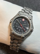 Orologio Swiss Army Wenger SAK Design 35 mm 100 M, ora militare, data, acciaio inossidabile opaco