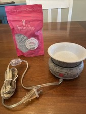 Pentola e cera in legno grigio