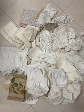 E enorme lotto di Centri e Biancheria ricamata