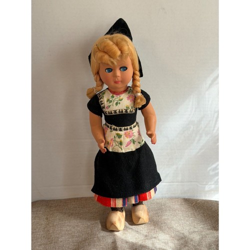 Bambola costume popolare