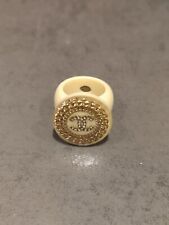 Anello Chanel in plastica acrilica