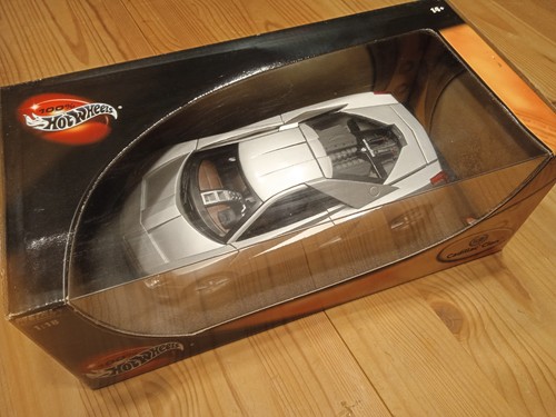 Cadillac cien hotwheels 18 - cien,