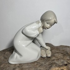 Vintage Lladro Spagna #4523 statuina bambina con pantofole