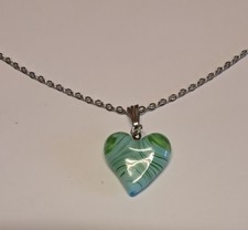 Collana Con Ciondolo Cuore Verde Trasparente E Striature  In Vetro Di Murano