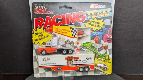 Alan kulwicki hooters - 1:87,
