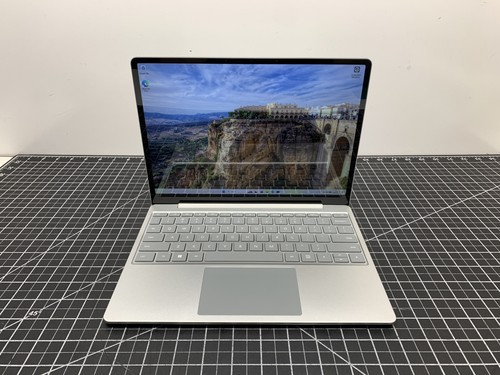 Microsoft surface 2013 - go, 2
