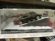 DEA JAMES BOND 007 THE LIVING