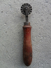 VECCHIA SPERONELLA ROTELLA TAGLIA DOLCI TORTE PASTA FONDENTE - ANNI 50 VINTAGE