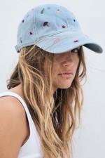 Cappellino in denim ricamato