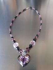 COLLANA PERLE DI VETRO LILLA E NERE CON CIONDOLO IN VETRO MURANO FIORE  