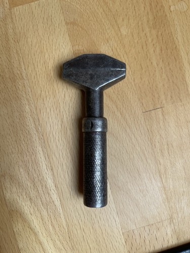 Vecchio utensile industriale - vecchio,