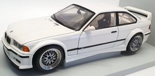 Modellino auto UT Models scala 1/18 20482 - BMW M3 GTR Street Car - Bianco