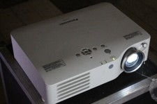 *Panasonic PT-AX100E*