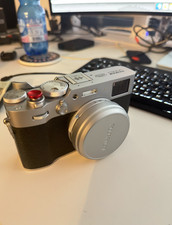 FUJI x100vi argento con alcuni