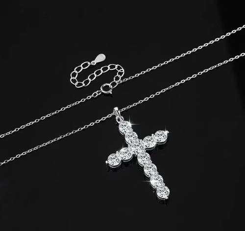Collana con ciondolo croce